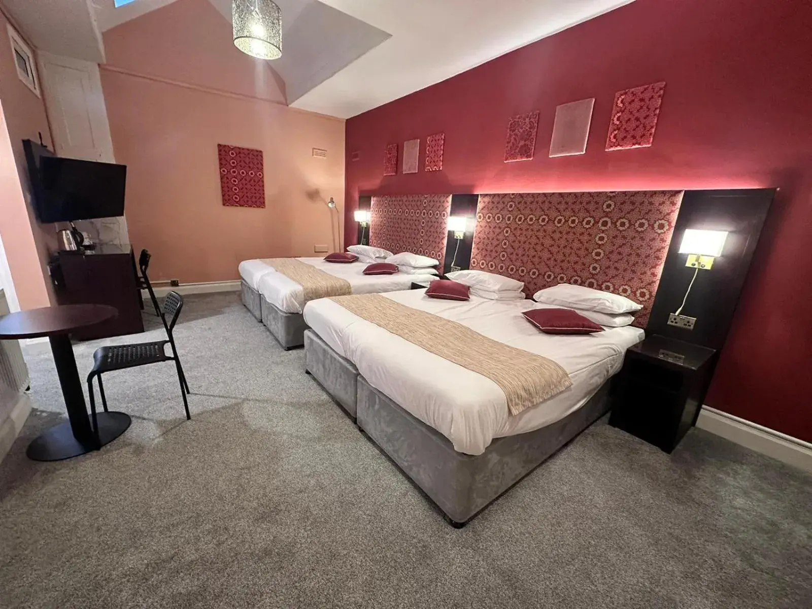 Acacia Hotel
